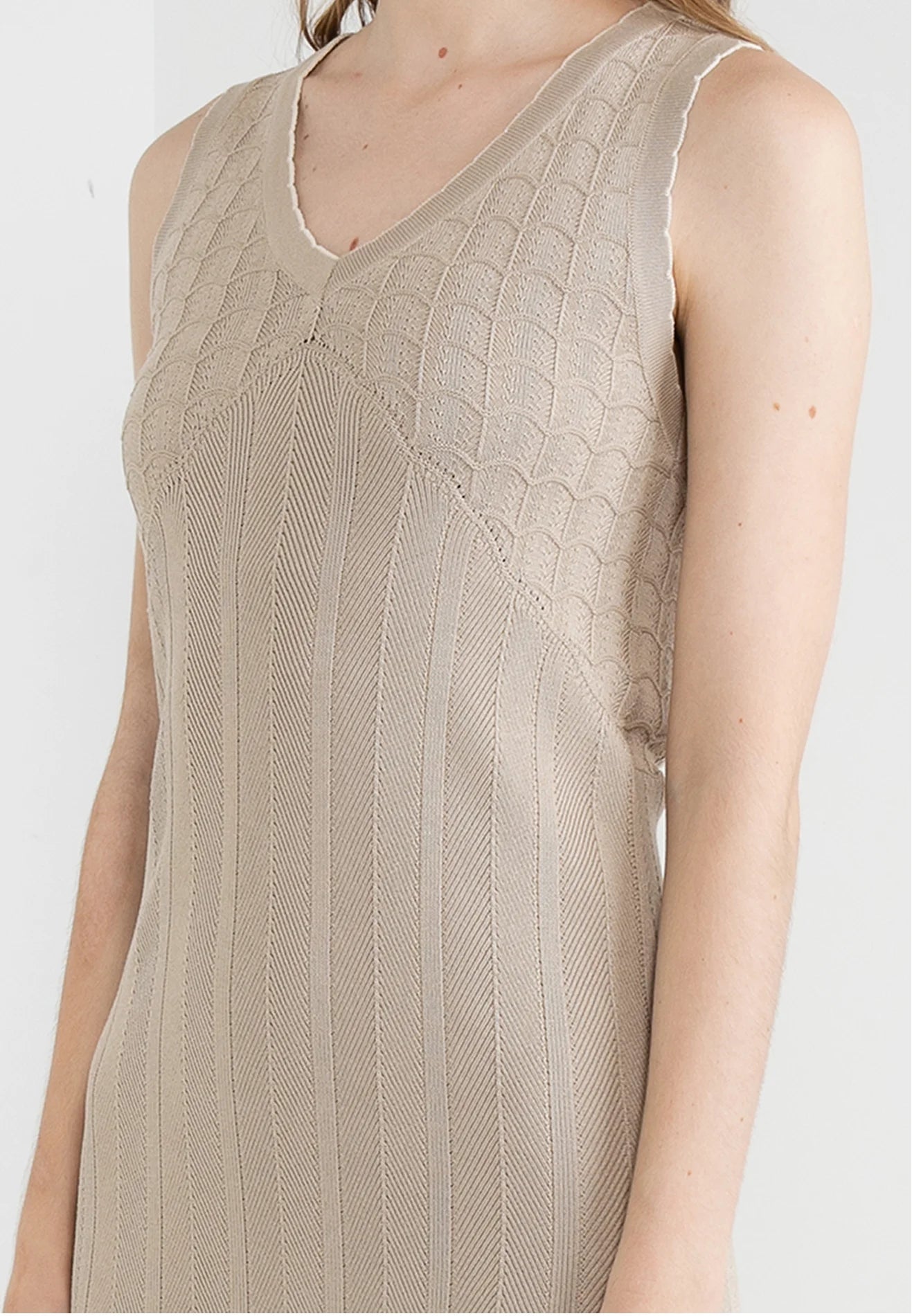 ELLE Apparel Scalloped Hemline & Details Knitted Midi Dress
