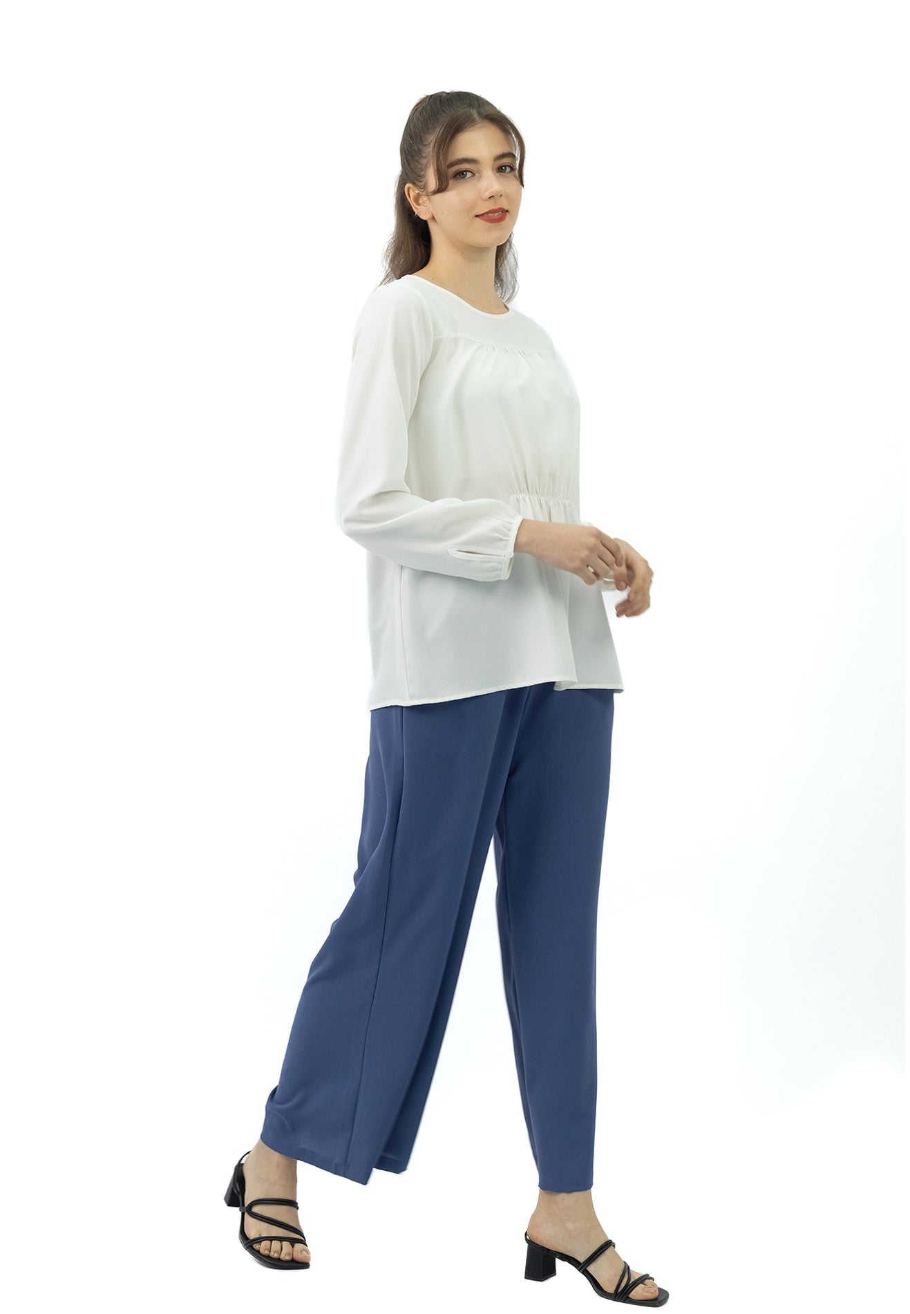 DAISY By VOIR Long Sleeves Solid Ruched Front Blouse
