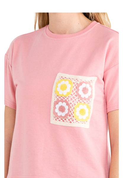 VOIR JEANS Oversize Tee with Floral Knitted Pocket